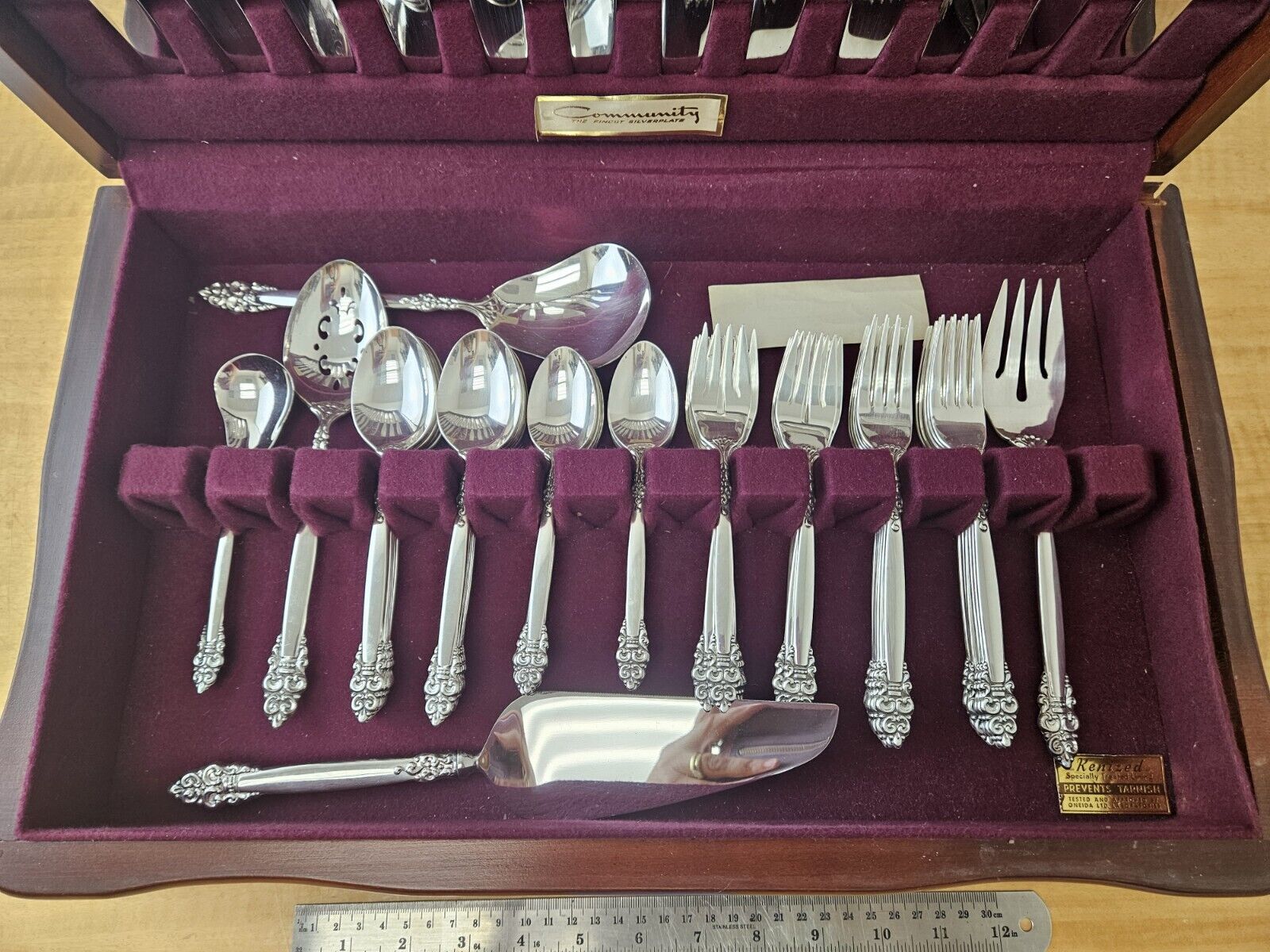 Oneida Community Silverplate Flatware 65 Pc in wood chest