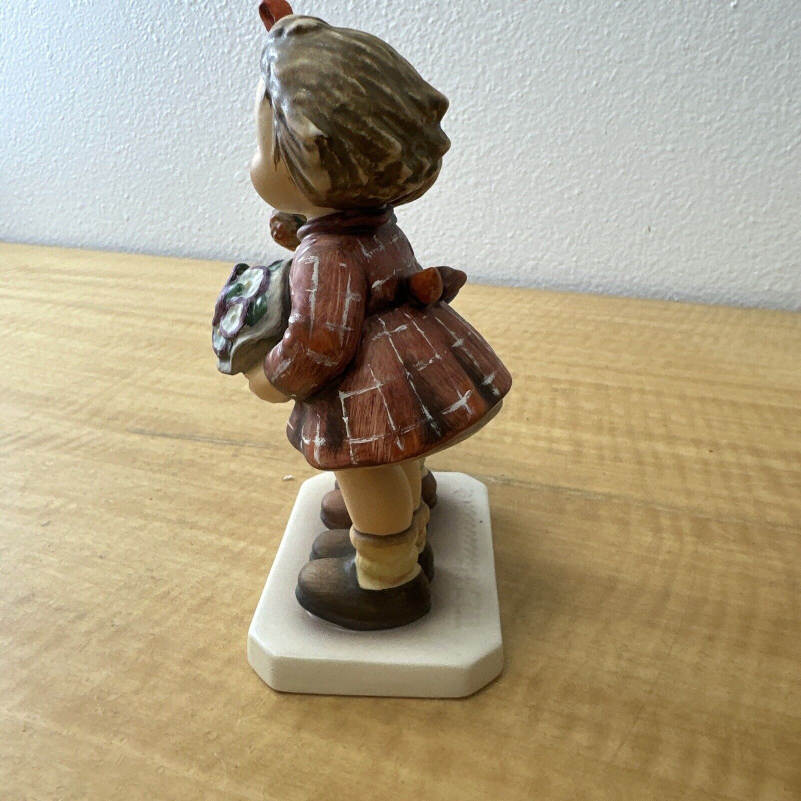 HUMMEL Goebel Figurine