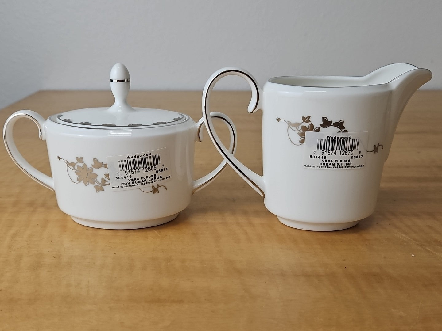 Wedgwood Vera Wang VERA FLEURS Platinum Bone China new CREAM AND